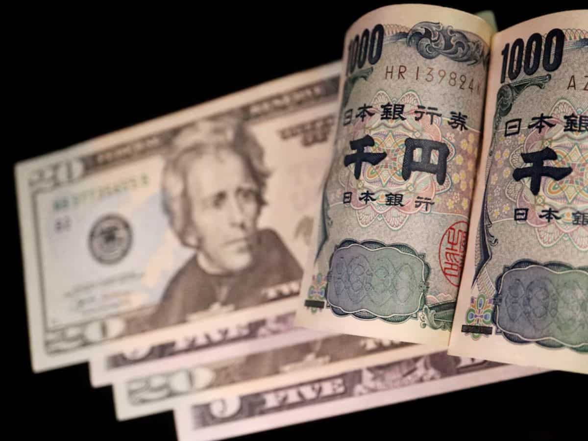 Dollar steadies, yen teeters ahead of key US inflation data