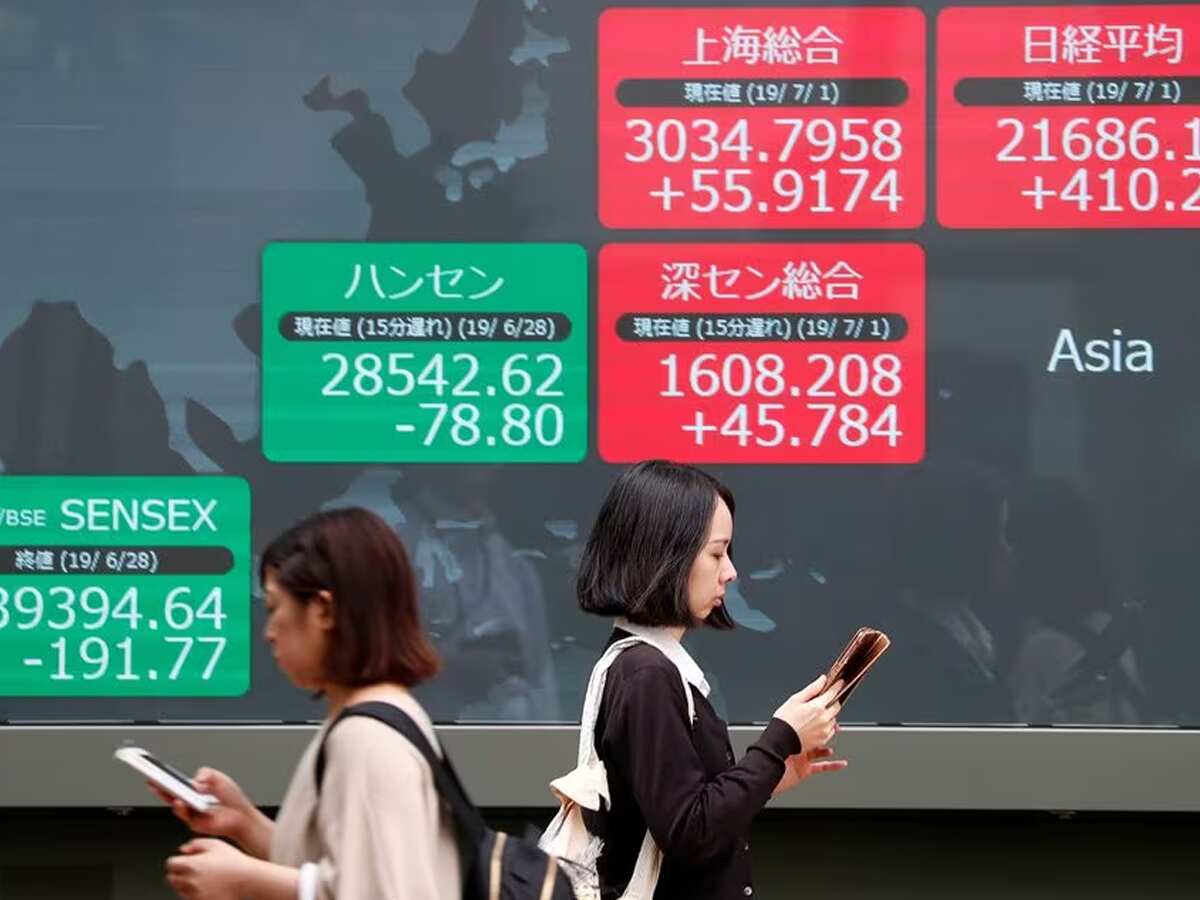Asian markets news: Stocks mixed, yen nears intervention zone