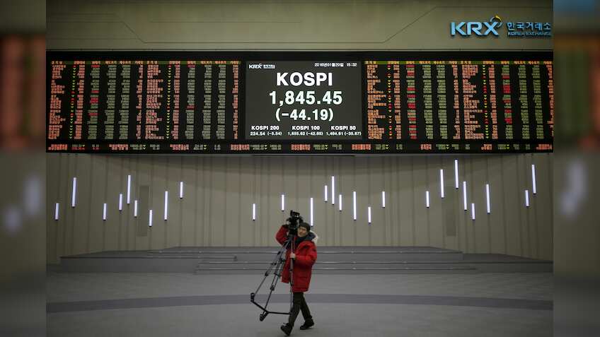 Foreigners net purchased record $11.7 billion shares in South Korea in Q1