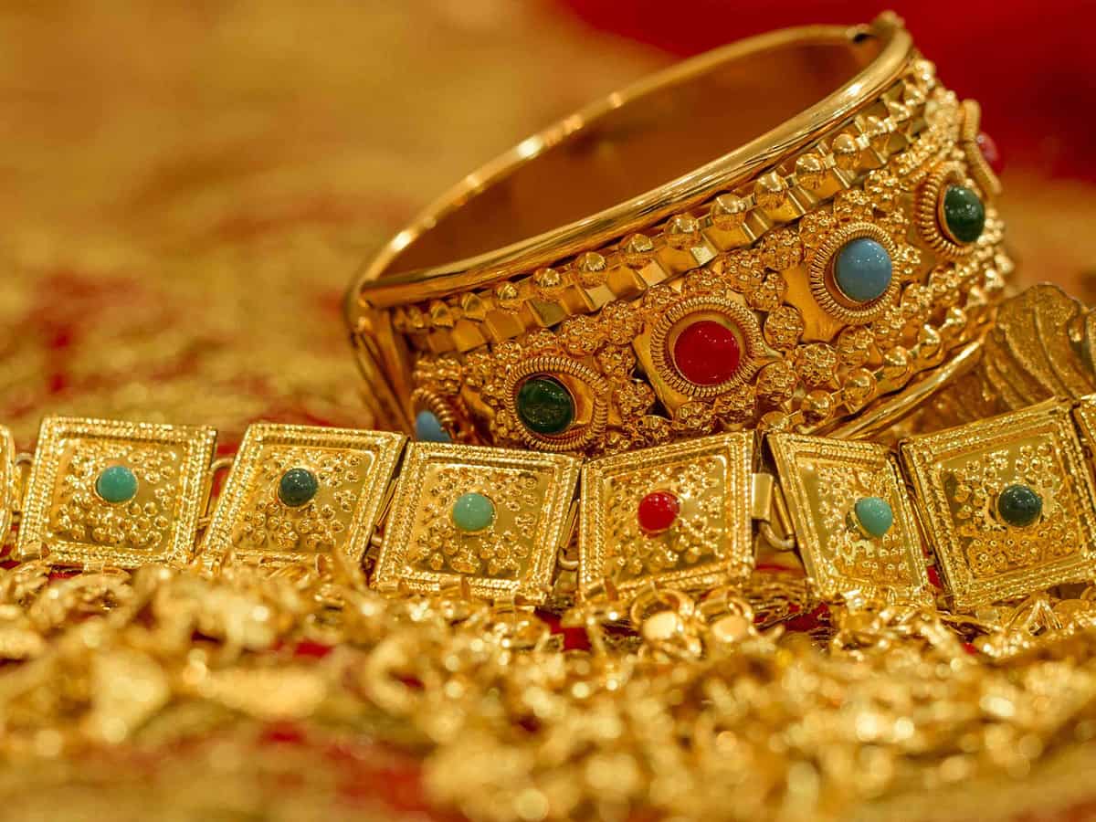 Gold hits new peak again; will it glitter further or consolidate?