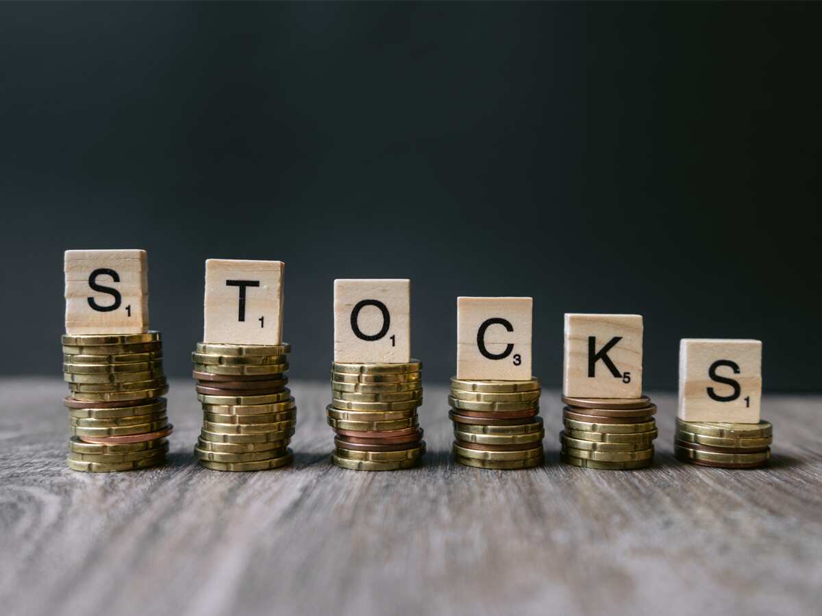 Traders' Diary: Buy, sell or hold strategy on Axis Bank, TCS, Coforge, Hindalco, Vodafone Idea, over a dozen other stocks today