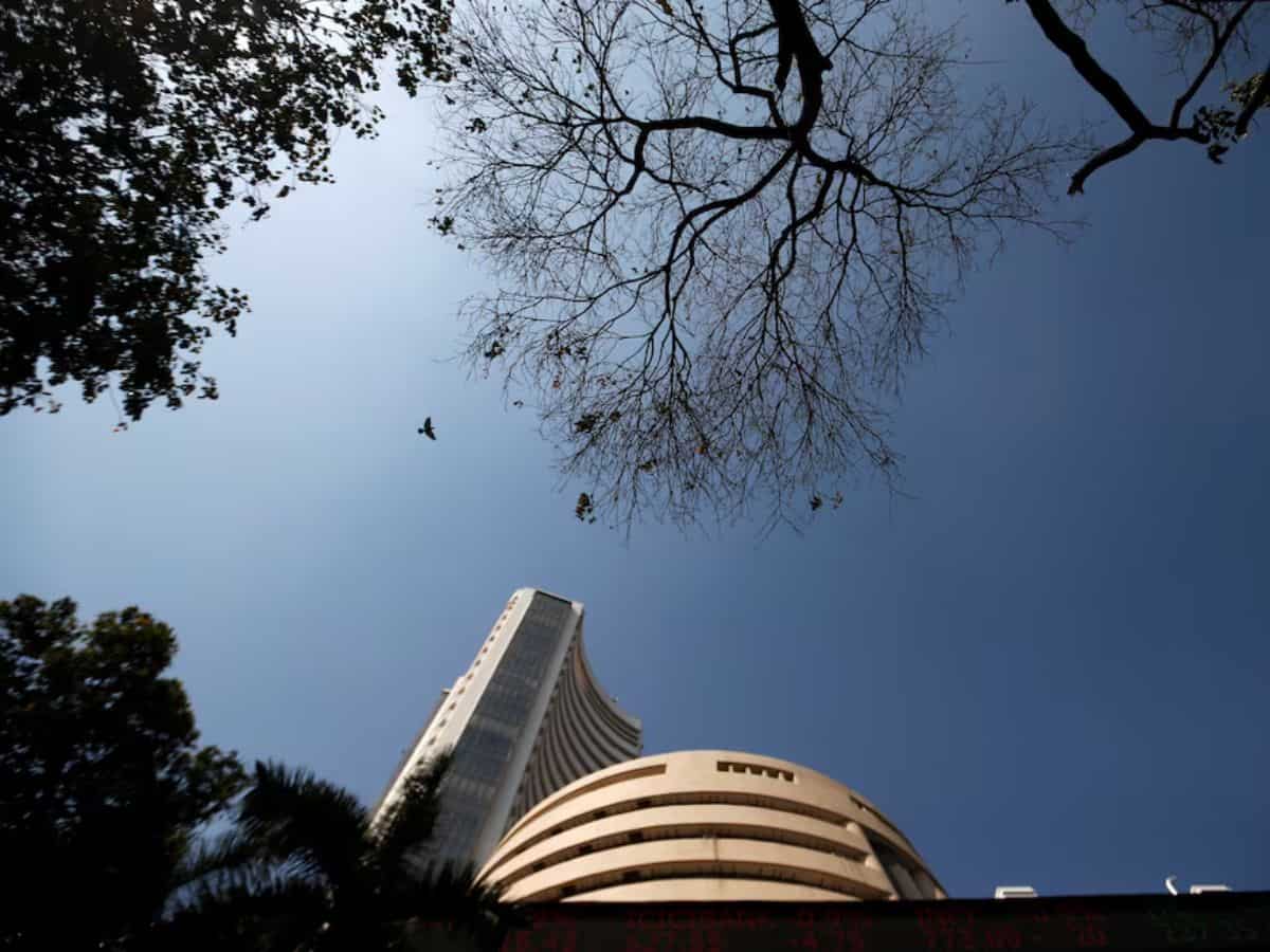 FINAL TRADE: Nifty reclaims 22,500, Sensex gains 351 pts with RBI monetary policy on deck