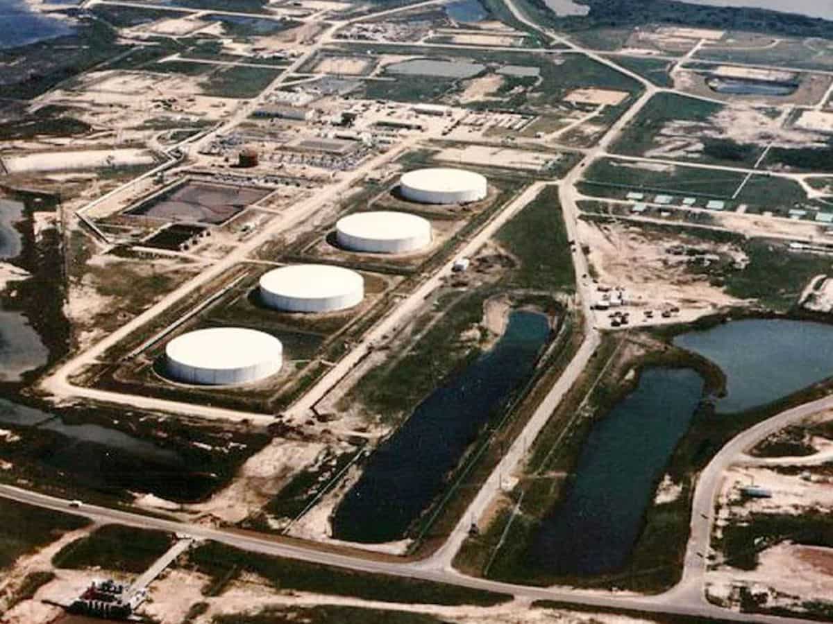 Oil prices bound for second weekly gain on geopolitical tension, supply concerns
