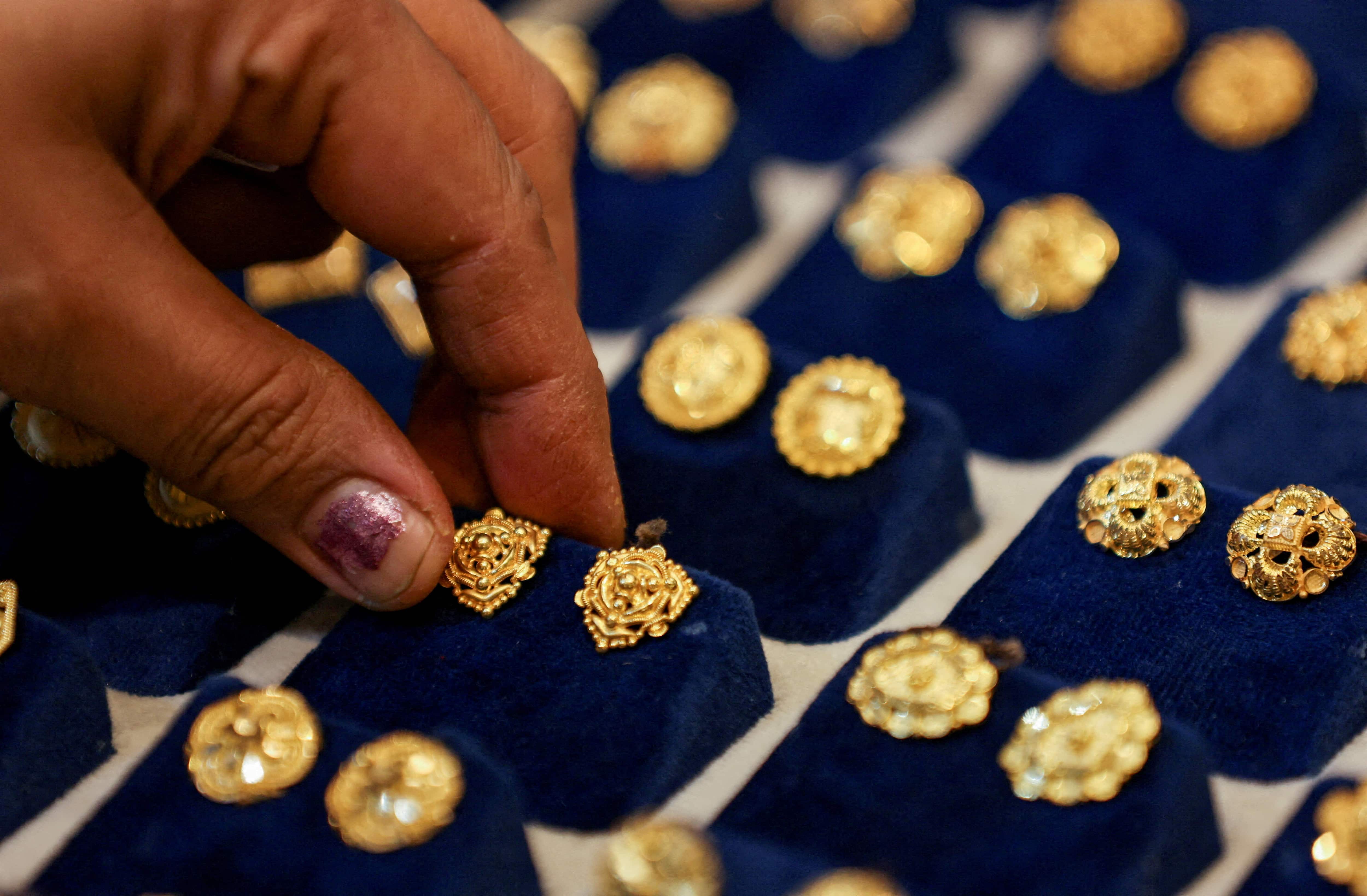 Gold futures rise Rs 245 to Rs 71,585 per 10 gm 