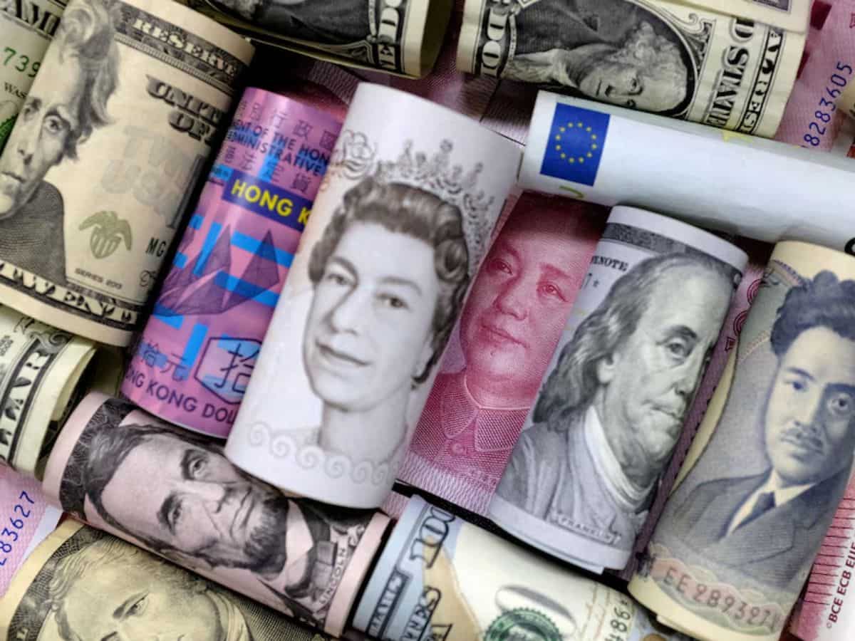 Yen crumbles under towering dollar and US Treasury yields