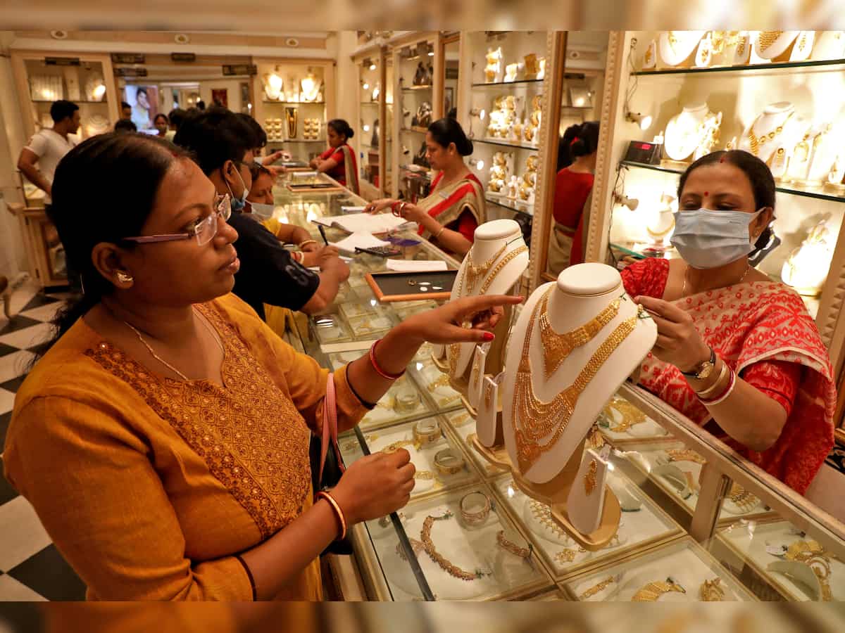 Gold & Silver Shine: Yellow metal zooms by Rs 1,050 to cross Rs 73k/10gm mark; silver too hits fresh peak