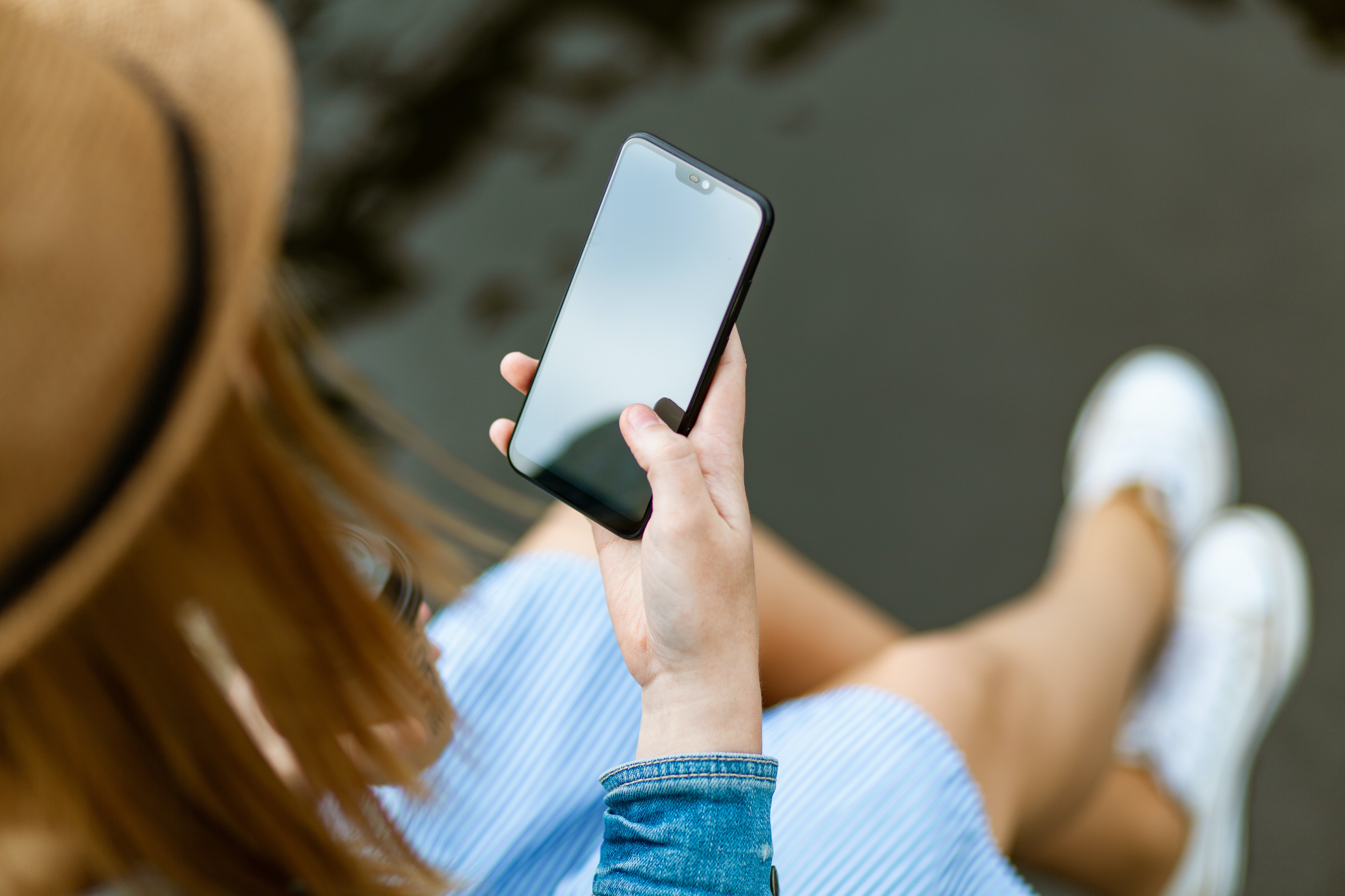As iPhone shipments drop in March quarter, Samsung
