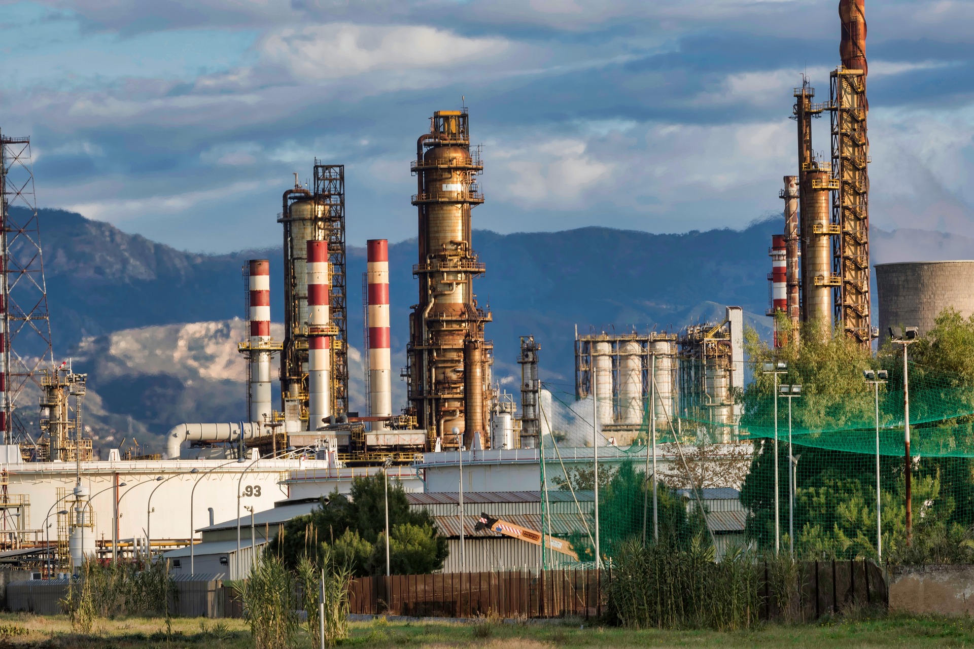 Government hikes windfall tax on crude oil to