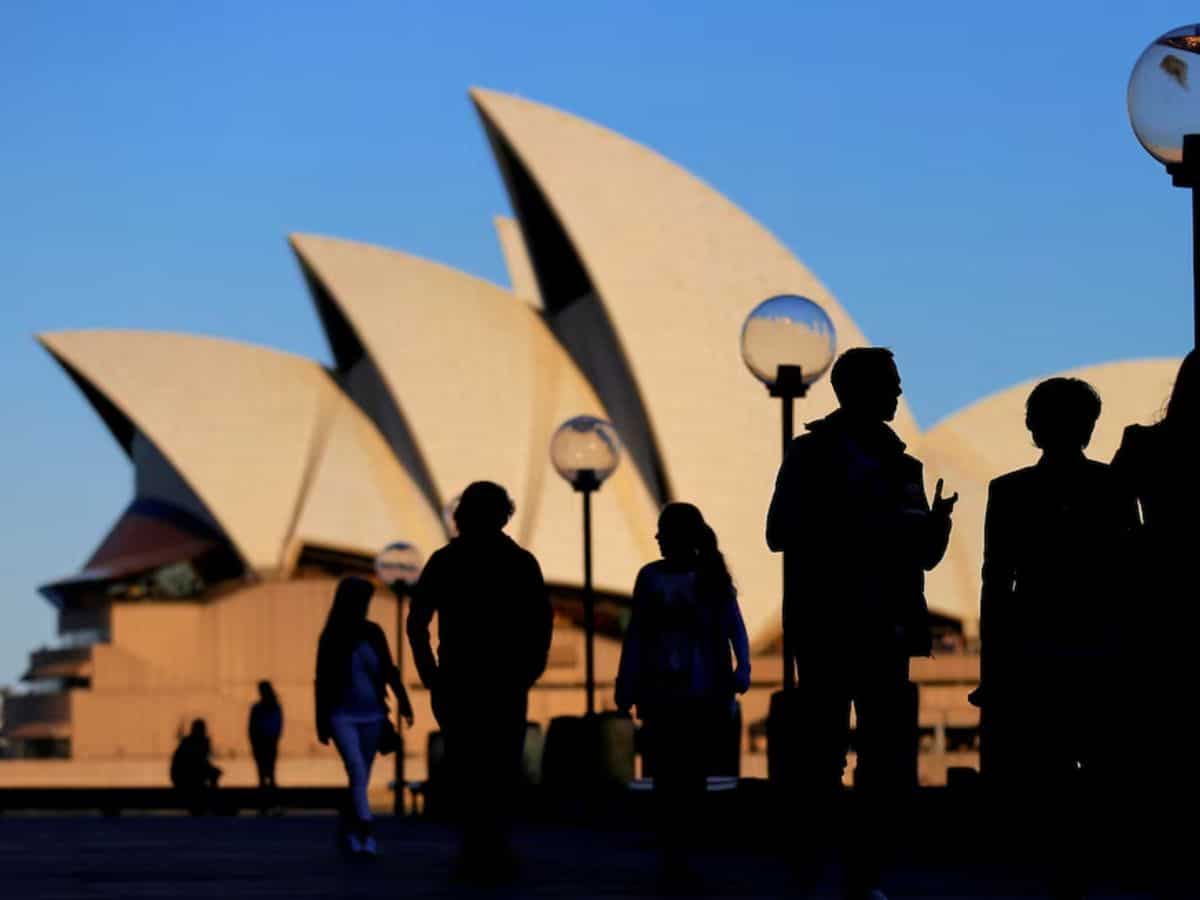 Australia March employment unexpectedly falls 6,600, jobless rate ticks up to 3.8%
