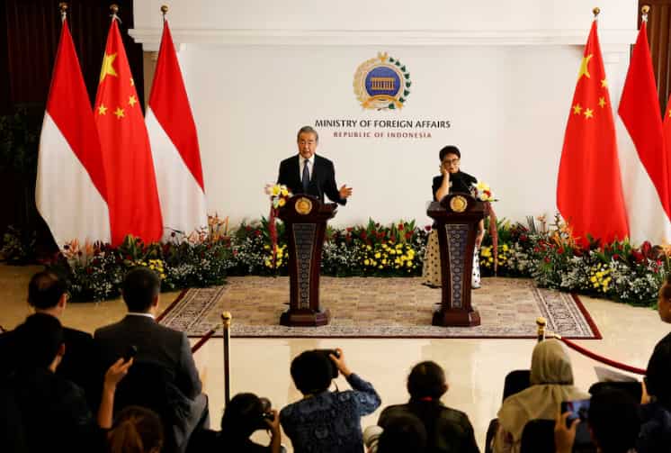 China foreign minister says Beijing and Jakarta want regional peace and stability