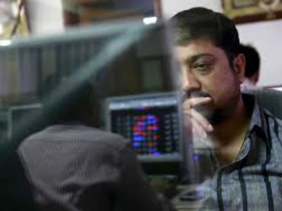 FINAL TRADE: Indices continue to fall for fourth session; Nifty gives up 22,000, Sensex drops 455  