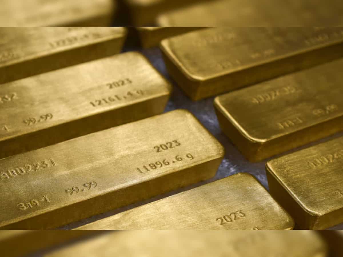 Gold falls Rs 250 to Rs 73,700 per 10 grams; silver stays flat