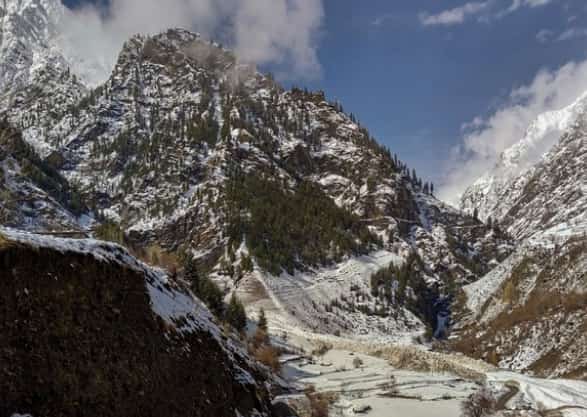 Himachal: 104 roads blocked due to rain and snowfall, yellow alert issued
