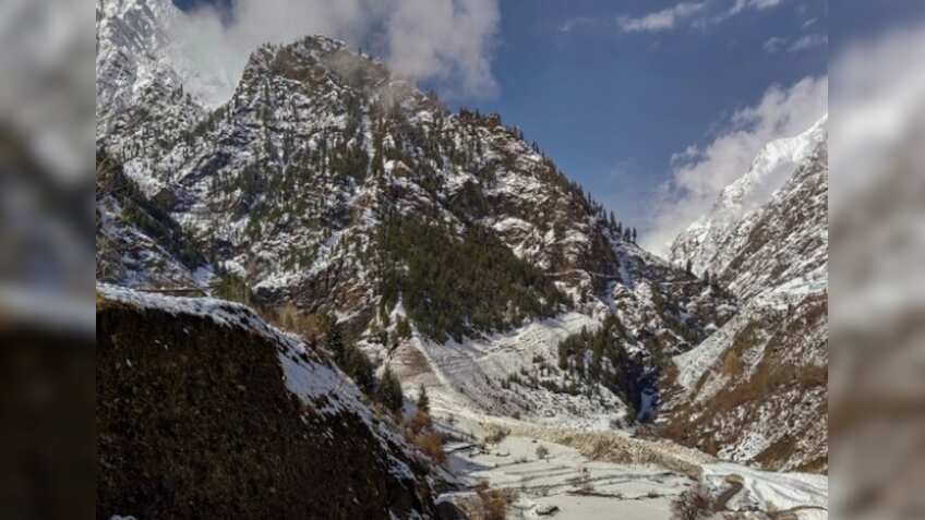 Himachal: 104 roads blocked due to rain and snowfall, yellow alert issued