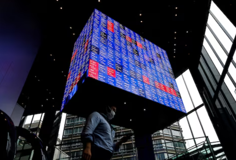 Asia stocks edge up, oil and gold retreat