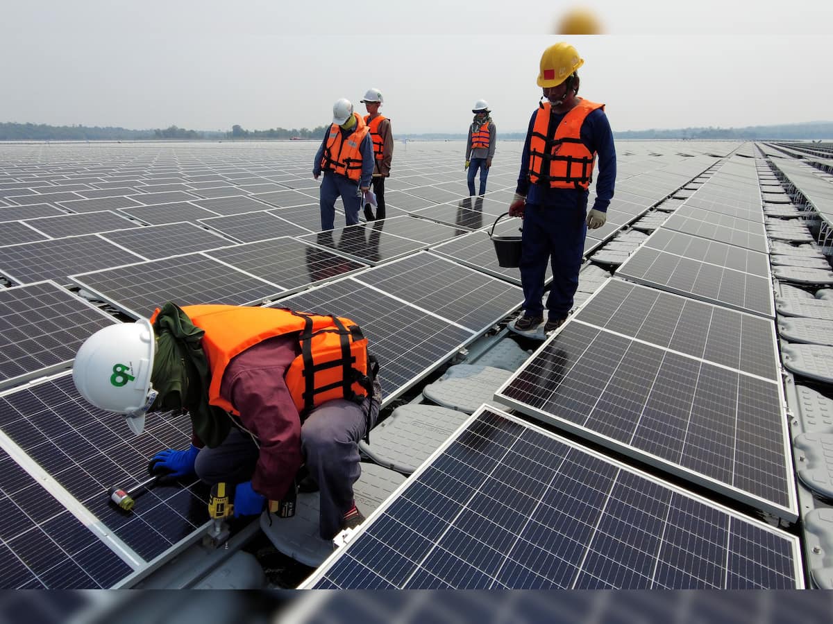 Corporate funding in global solar industry declines 4% to USD 8.1 billion in January-March: Mercom