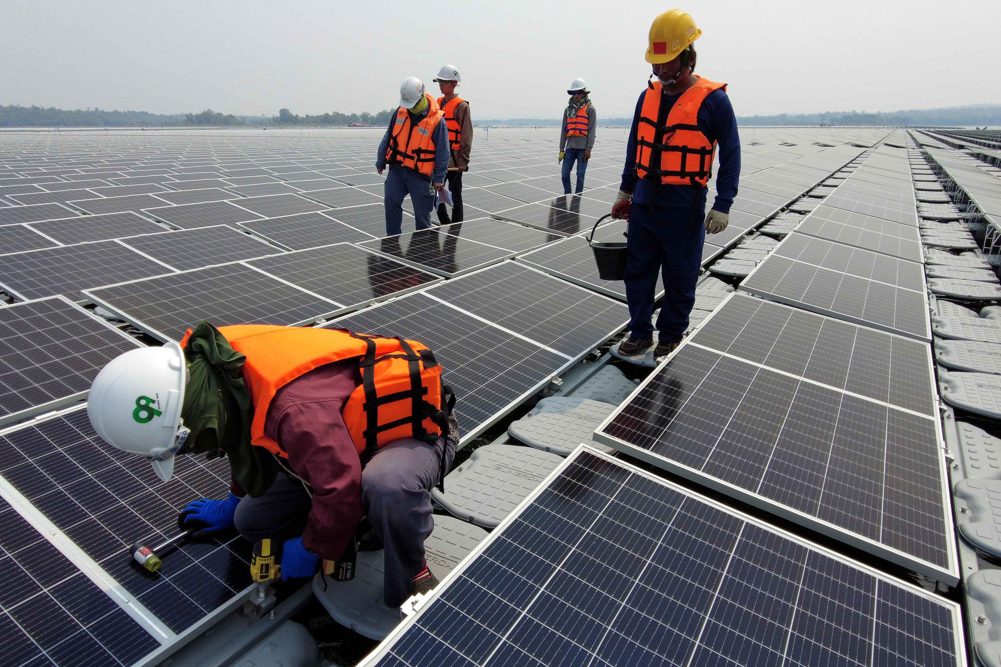 Corporate funding in global solar industry declines 4% to USD 8.1 billion in January-March: Mercom