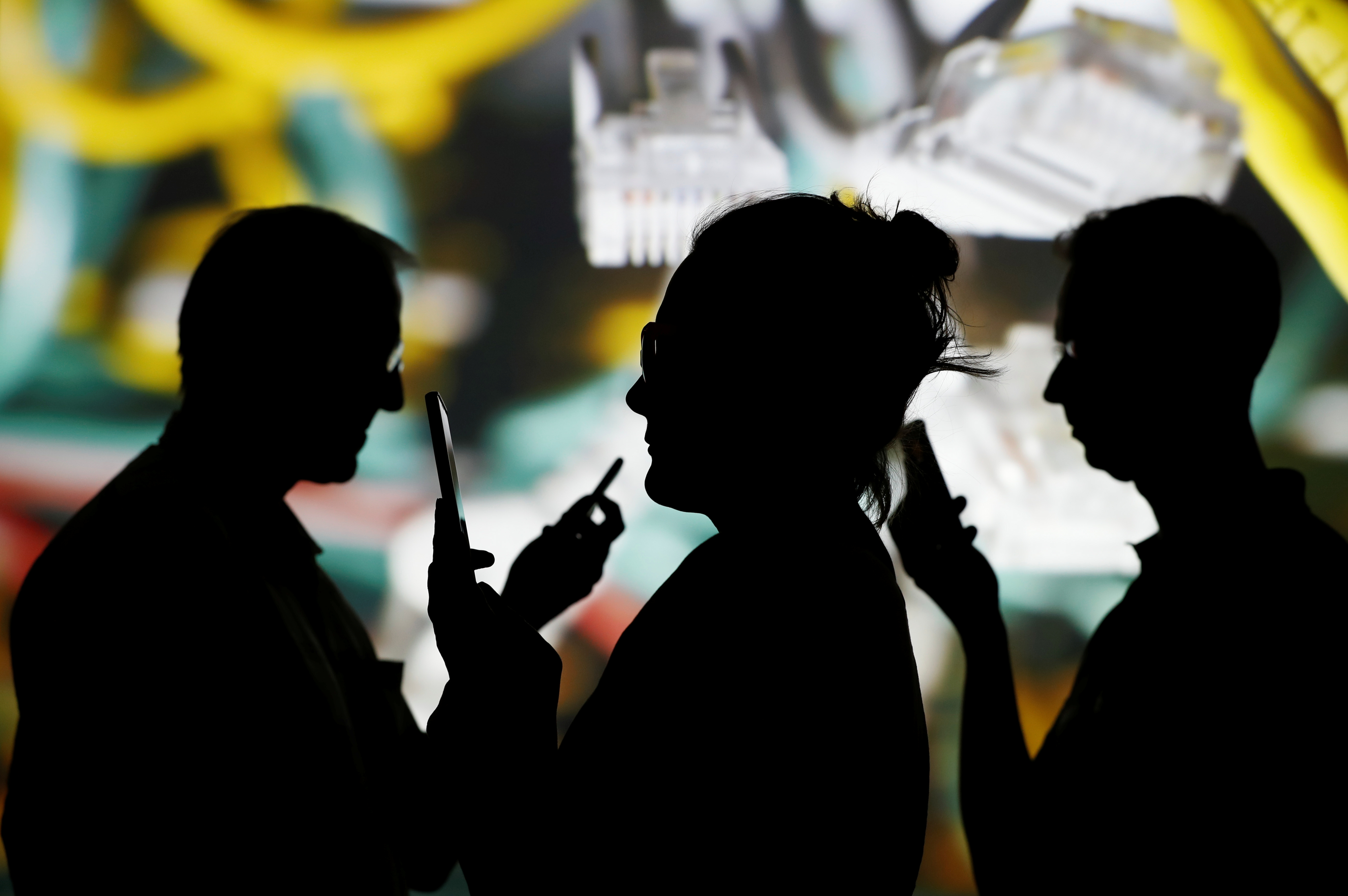 Internet subscribers reach 936.16 million in India, telephone