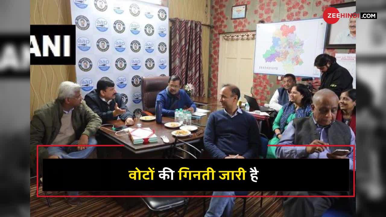 Sunita Kejriwal's Visit to Ancient Hanuman Temple in Delhi