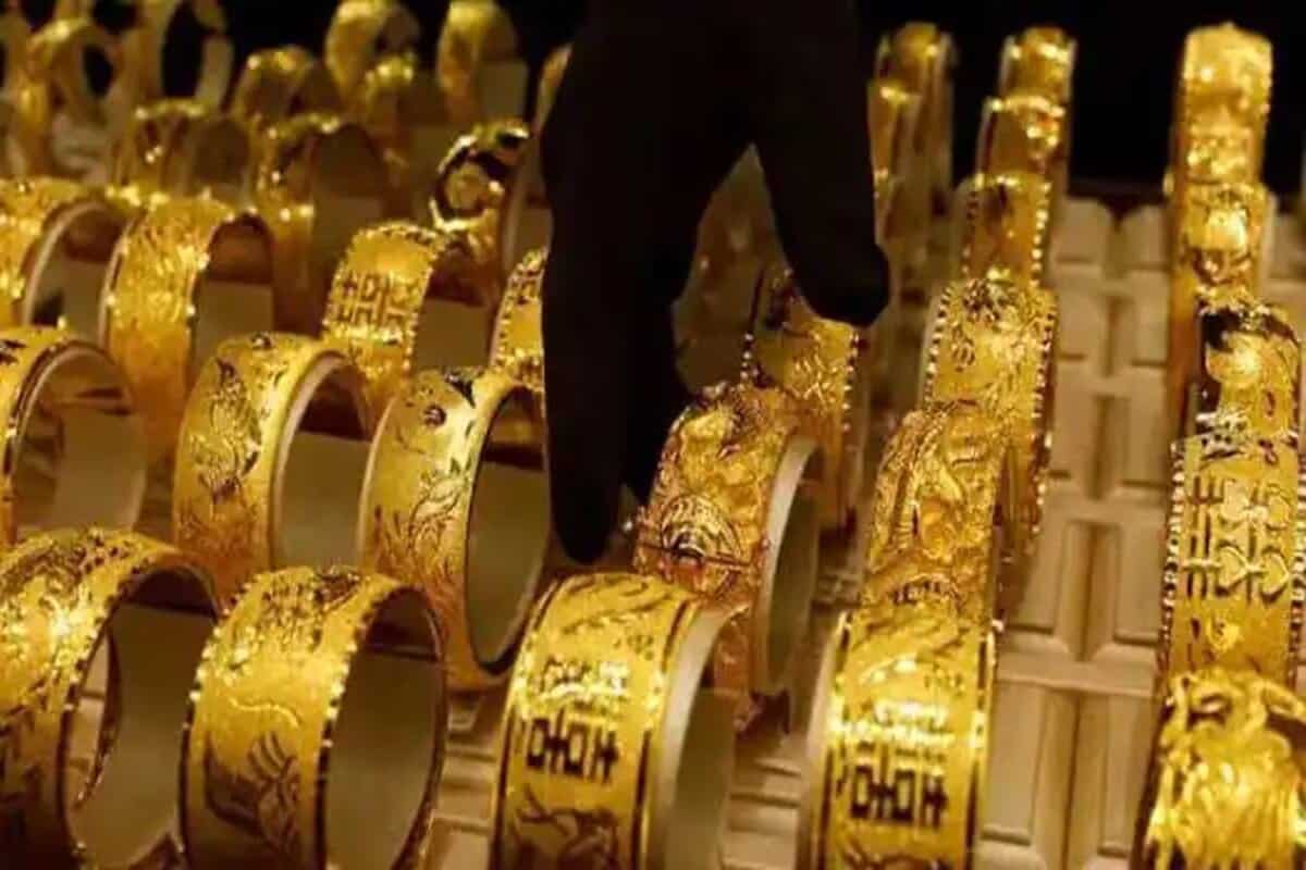 Gold and Silver rate today (April 24, 2024): Yellow metal futures trade flat above Rs 71,000; white metal edges higher near Rs 81,000