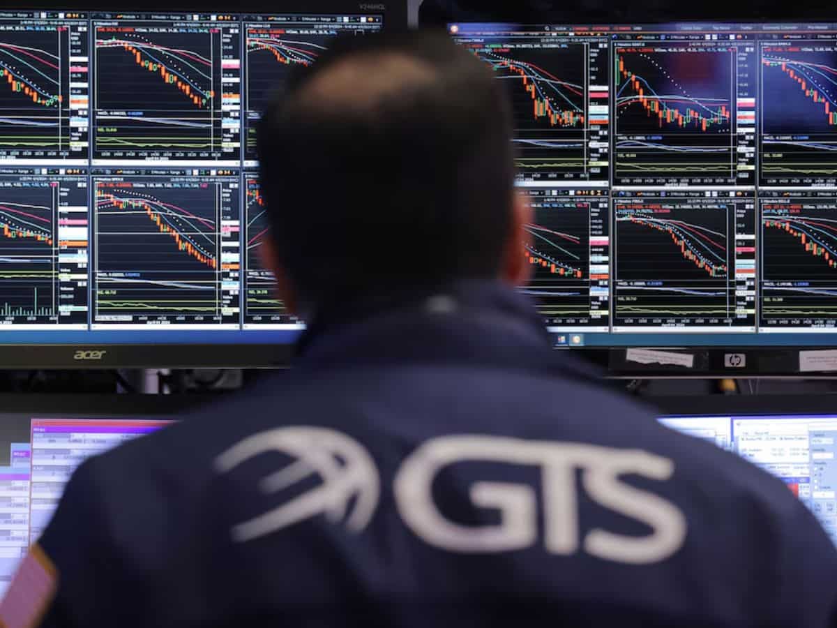 US stock market: Wall Street stocks fall as weak GDP growth spreads rate-cut gloom