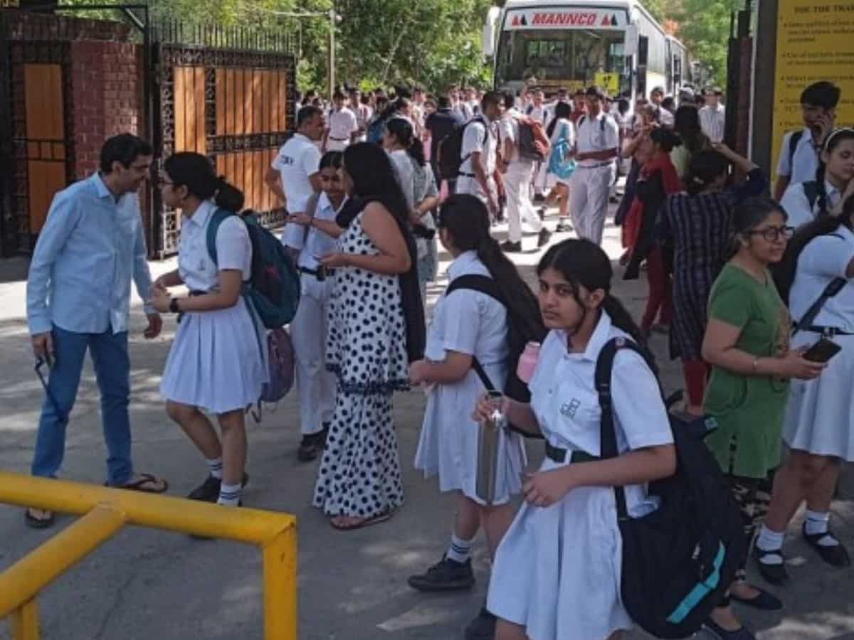 5 schools in Delhi, 1 in Noida receive bomb threats, searches underway