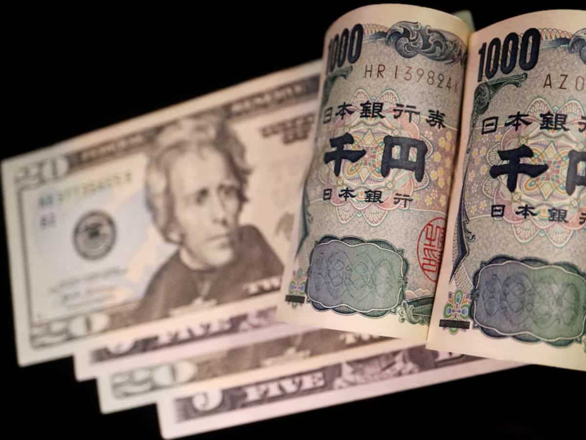 Yen gives up ground vs dollar following surge on suspected intervention