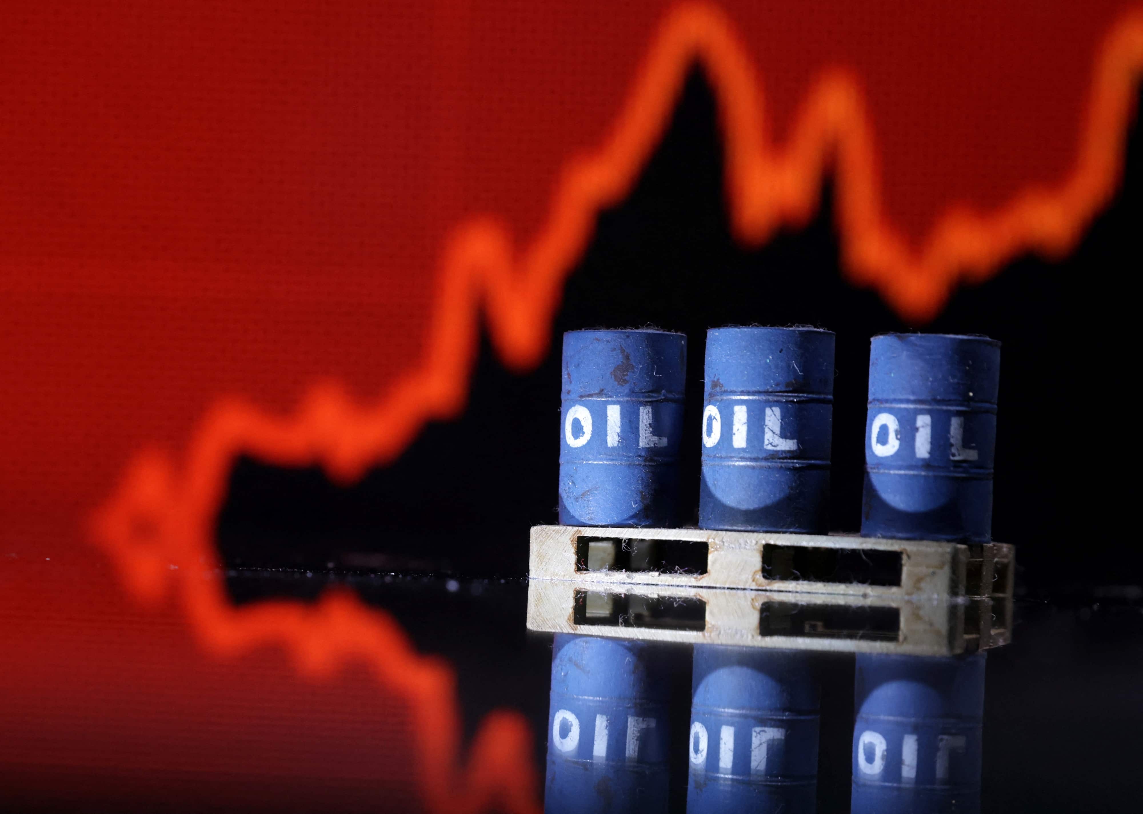 Oil steadies, heads for weekly drop on US economy worries