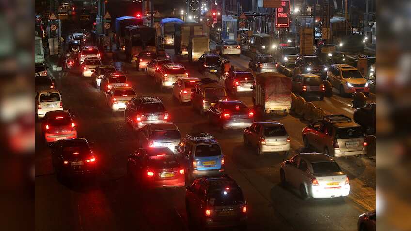 Delhi: Traffic diversions kick in to decongest the Naraina Flyover amid ongoing repair work