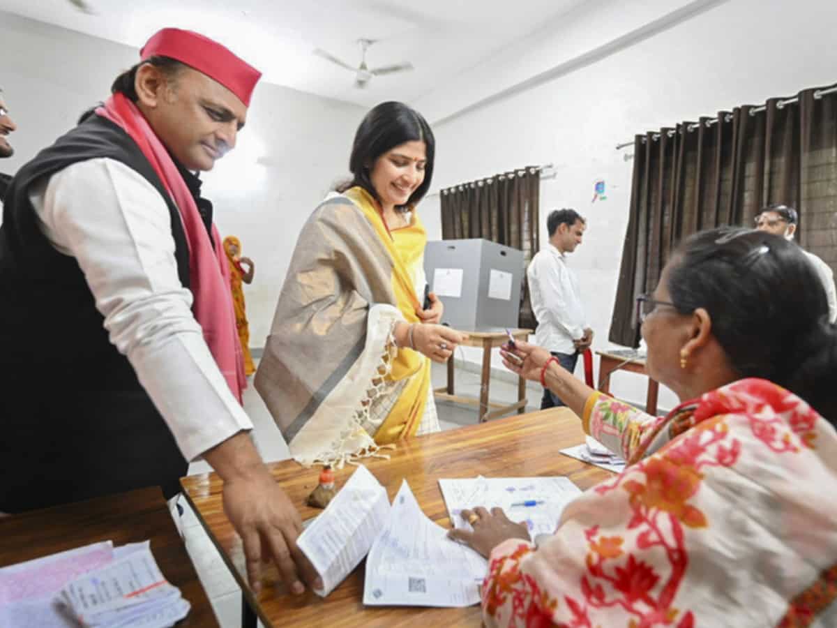 Lok Sabha Elections 2024: Akhilesh Yadav and his wife