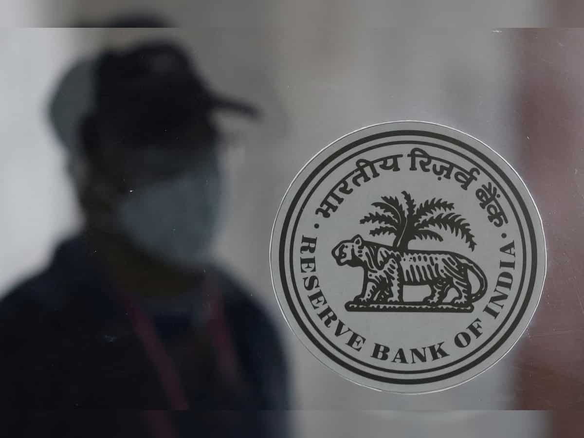 RBI asks NBFCs to stick to gold loan cash payment of Rs 20,000 ceiling 