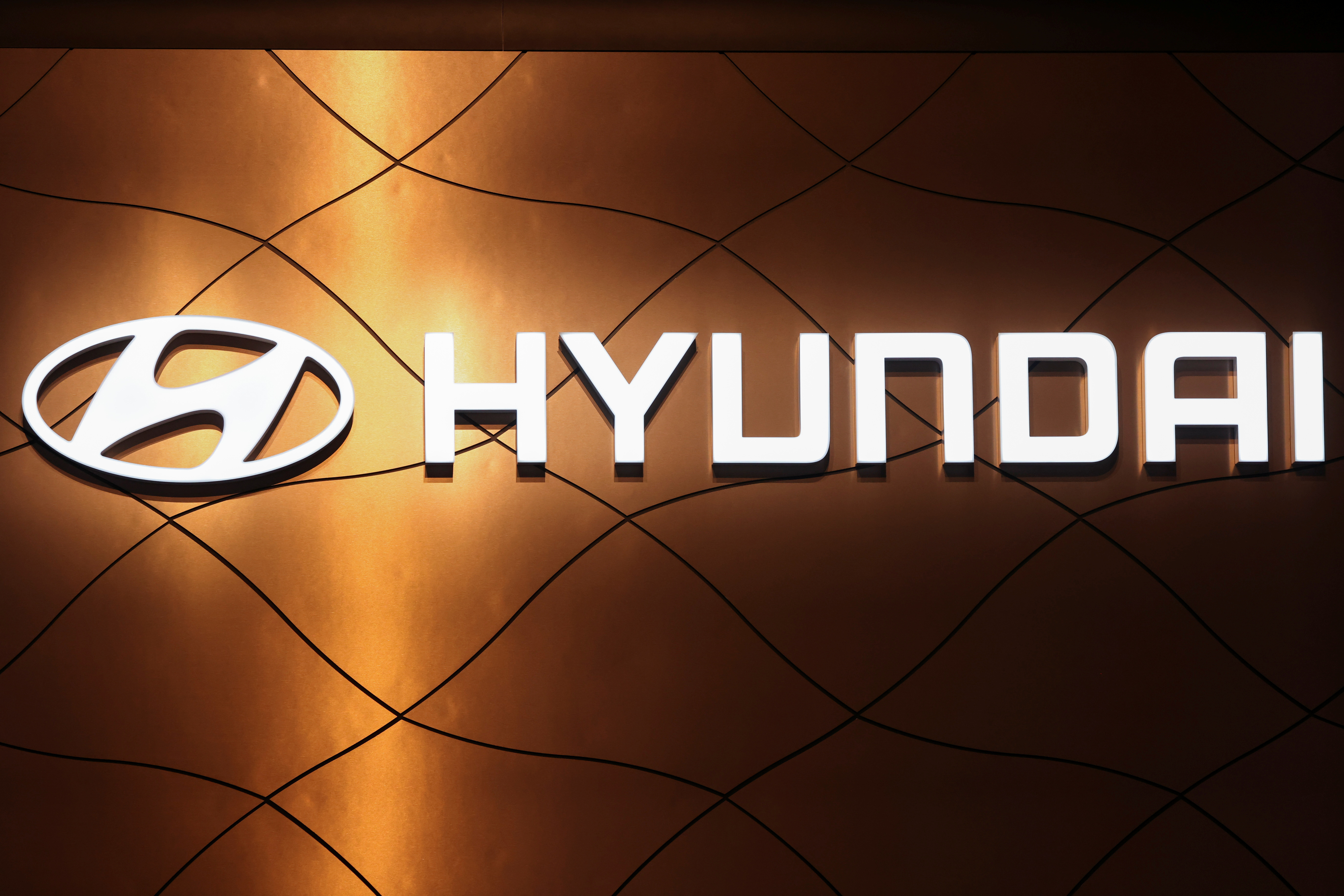 Toyota pips Hyundai Motor to capture top spot