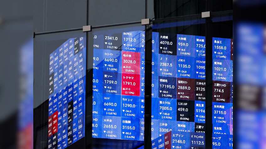Asia shares hit 15-month high as traders wait for CPI