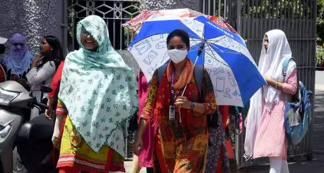 Delhi weather forecast: Temperature to touch 44 degrees