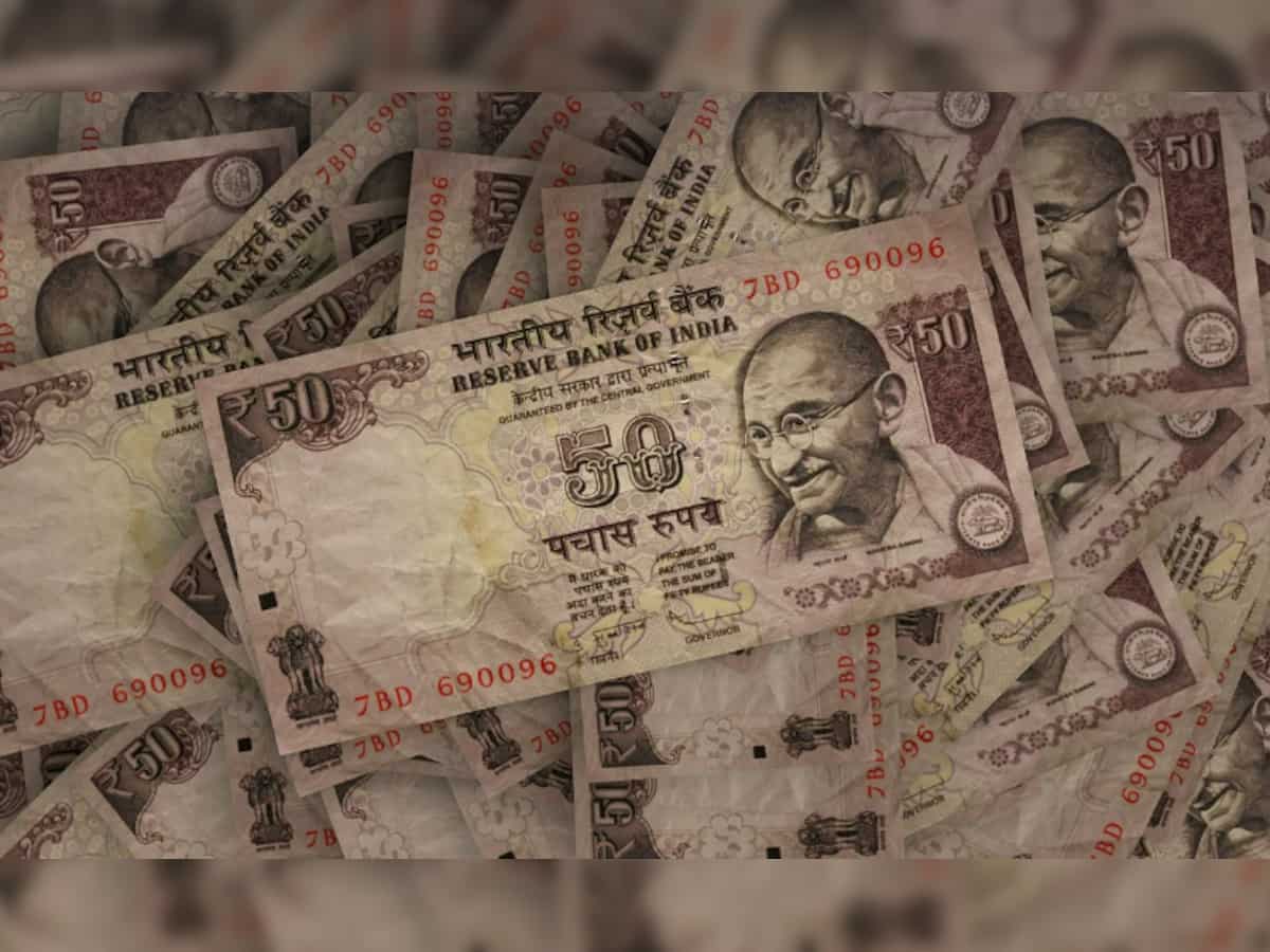Currency update | Rupee settles on flat note at 83.51 against US dollar 