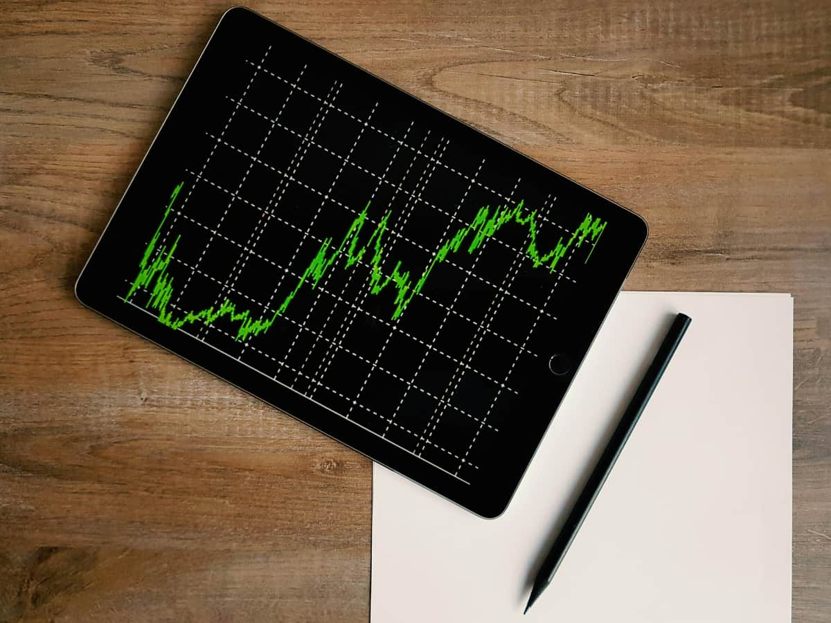 Nifty Metal index outperforms Nifty 50 in 1-month; gains 8%