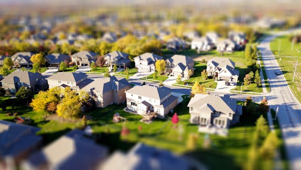 Housing prices near peak level, nominal growth seen