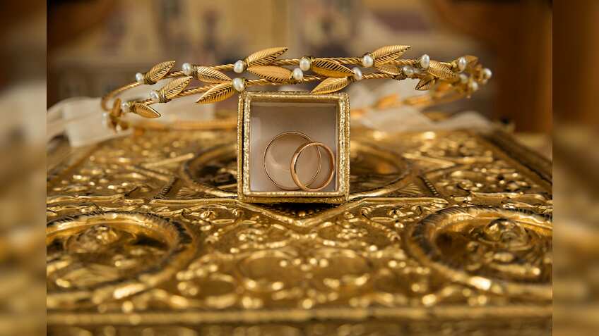 Gold becomes more attractive, futures decline by Rs 2,500 this week; should you buy now or wait? 10 things to know