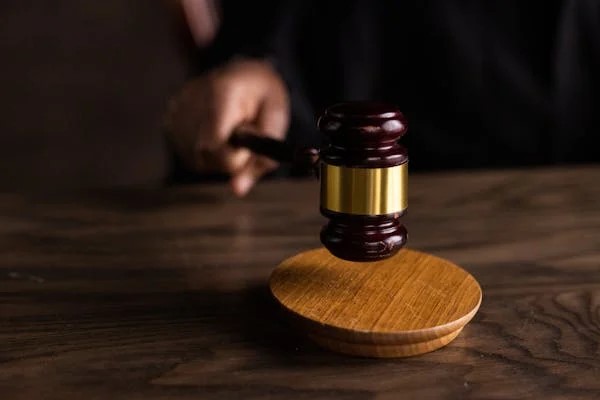 Unbearable heat forces Delhi consumer court to adjourn