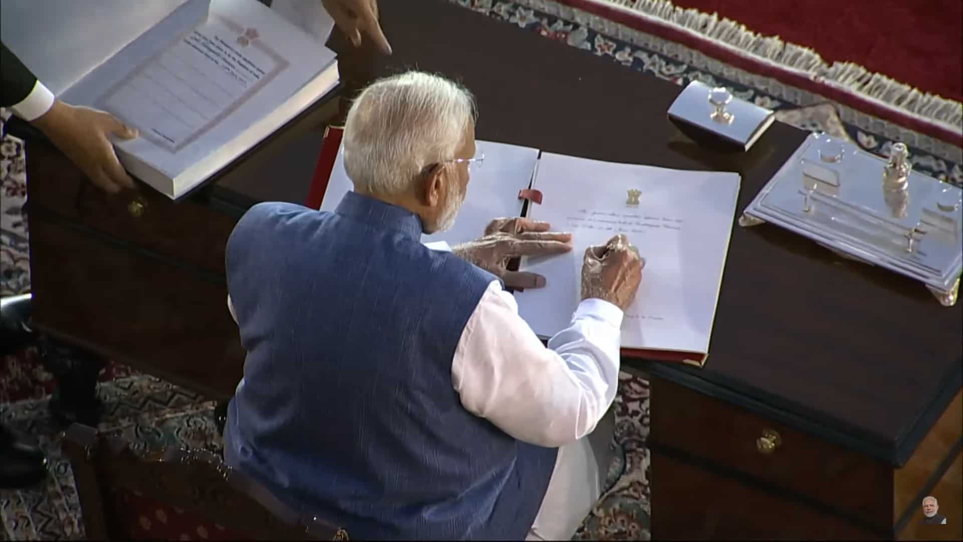 President Droupadi Murmu administers oath of office to PM Modi