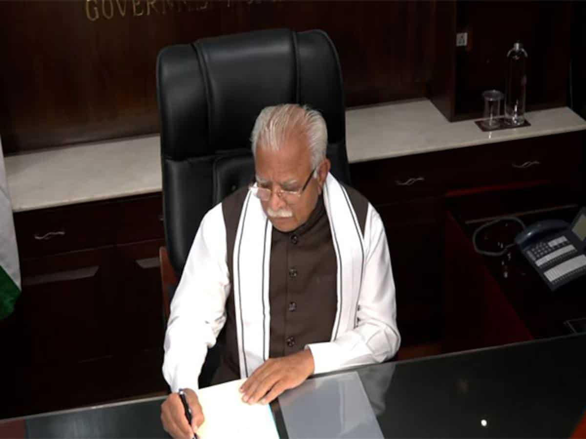 Manohar Lal Khattar takes charge as Power Minister