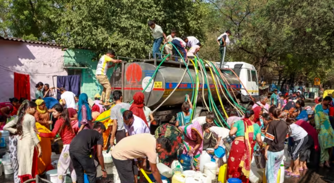 Water crisis: Delhi's Geeta colony receives increased tanker