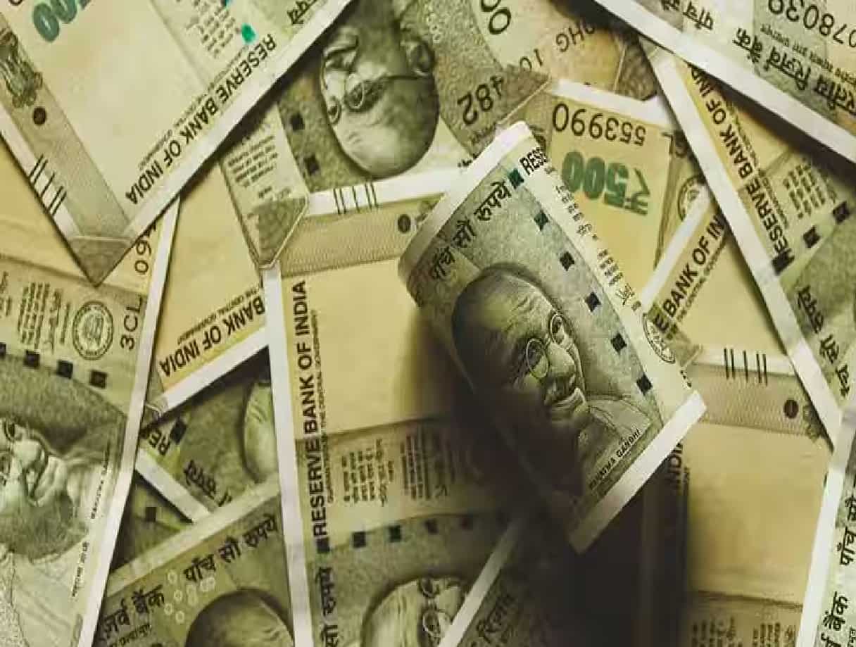 Indians' funds in Swiss banks plunge 70% to hit four-year low of Rs 9,771 crore 