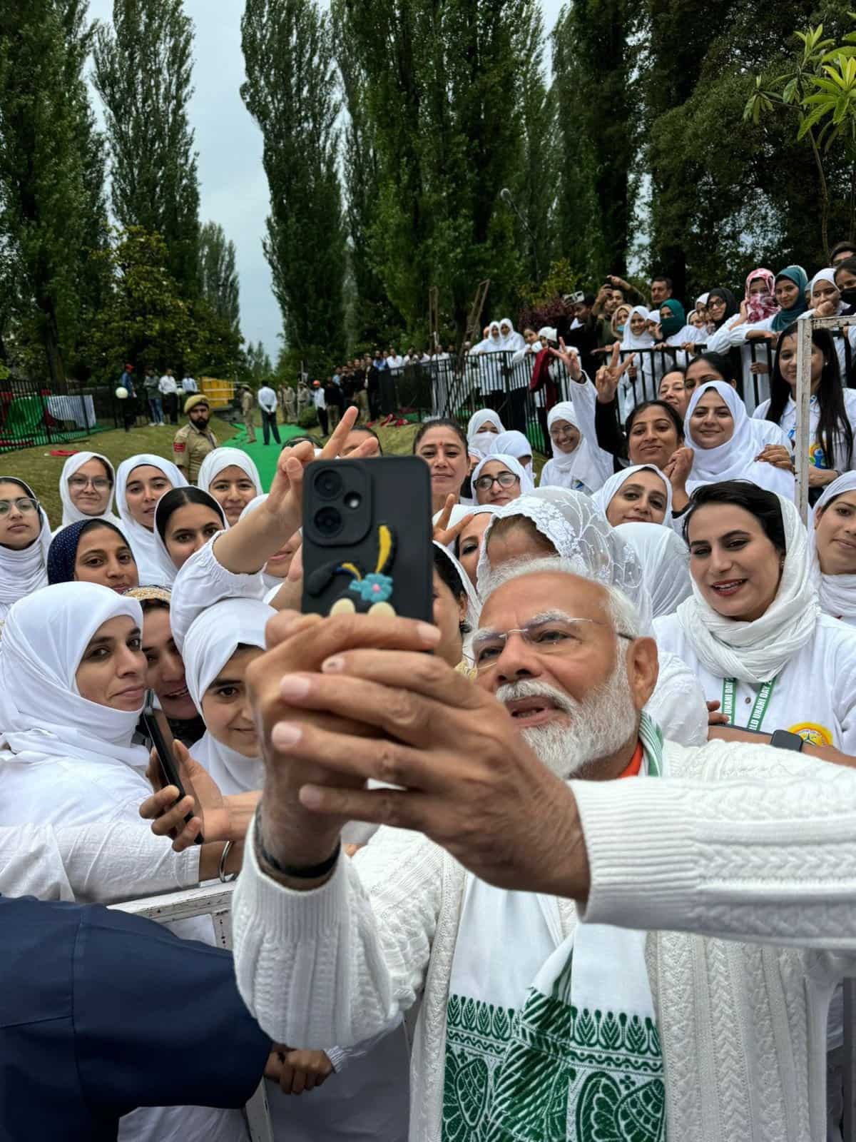 PM Narendra Modi leads Yoga Day celebrations with hundreds of participants on banks of Dal Lake in Kashmir