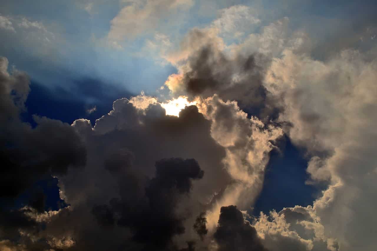 Weather Update: Partly cloudy sky in Delhi, mercury settles at 28.6°C | Zee Business