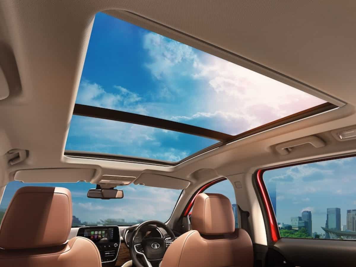 5 SUVs with panoramic sunroof under 16 lakhs