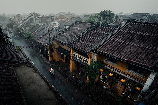 MeT issues orange warning of heavy rainfall on
