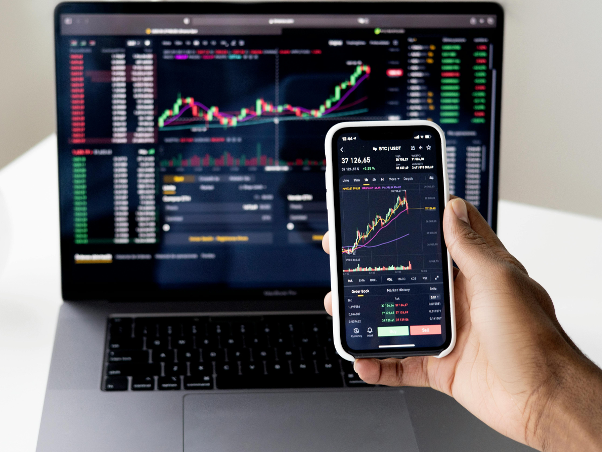 FINAL TRADE: Equity indices snap 5-day winning run