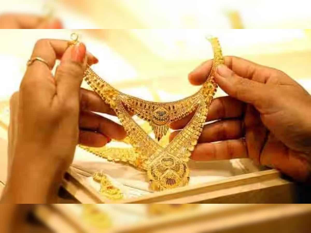 Gold Rate in India: Yellow metal futures on track to finish week mildly higher; check out city-wise spot price list