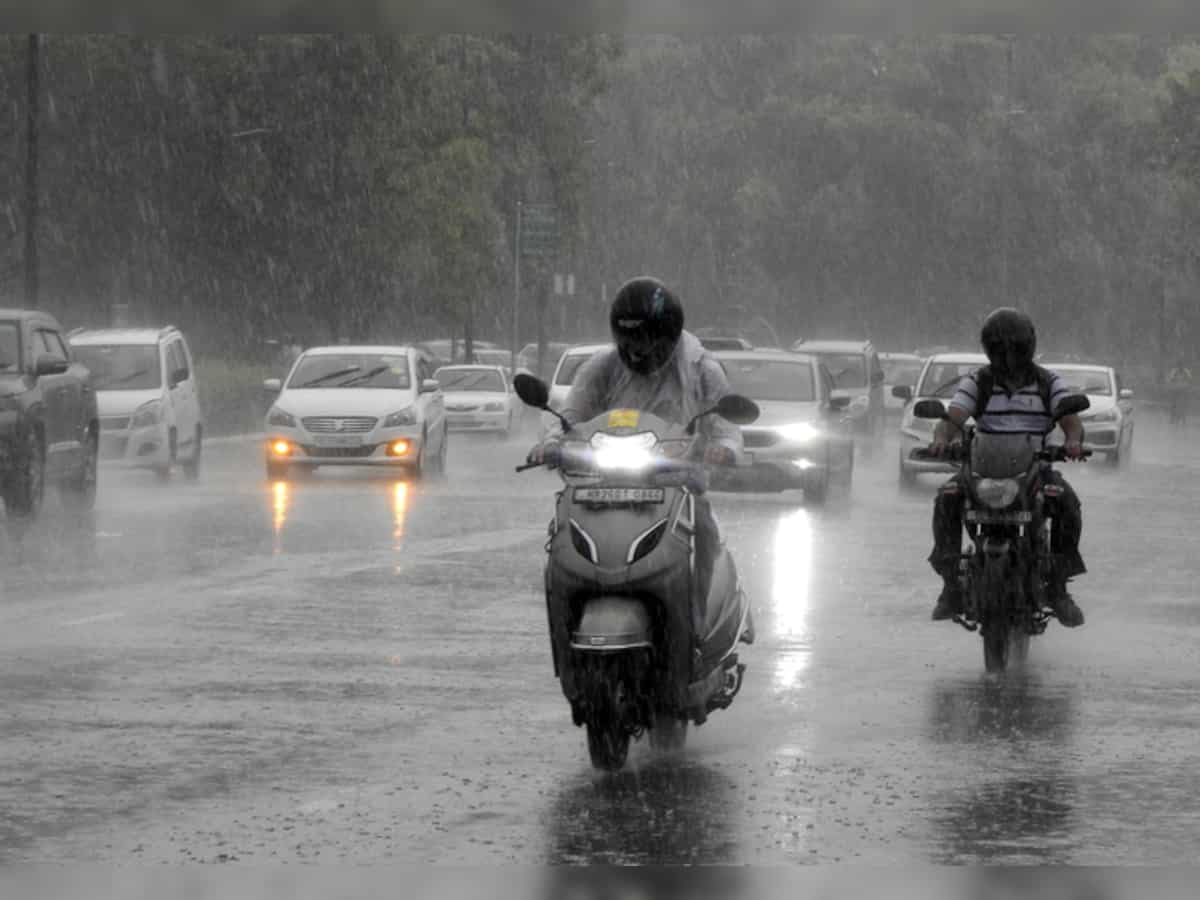 Delhi receives light rains, minimum temperature 29 degrees Celsius